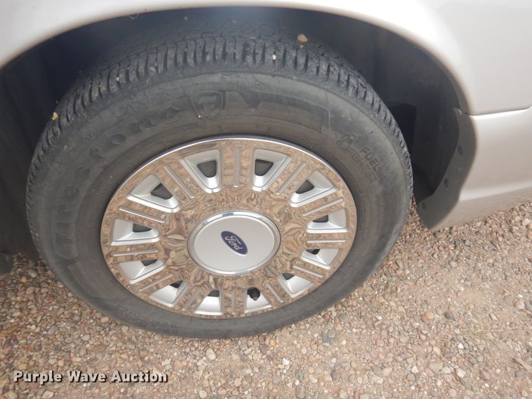 image for item JZ9893 2004 Ford Crown Victoria