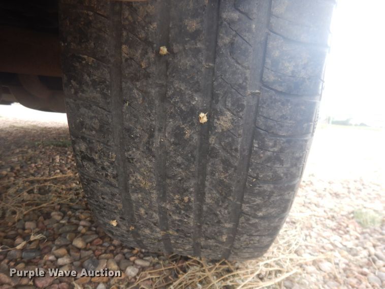 image for item JZ9893 2004 Ford Crown Victoria