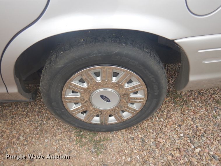image for item JZ9893 2004 Ford Crown Victoria