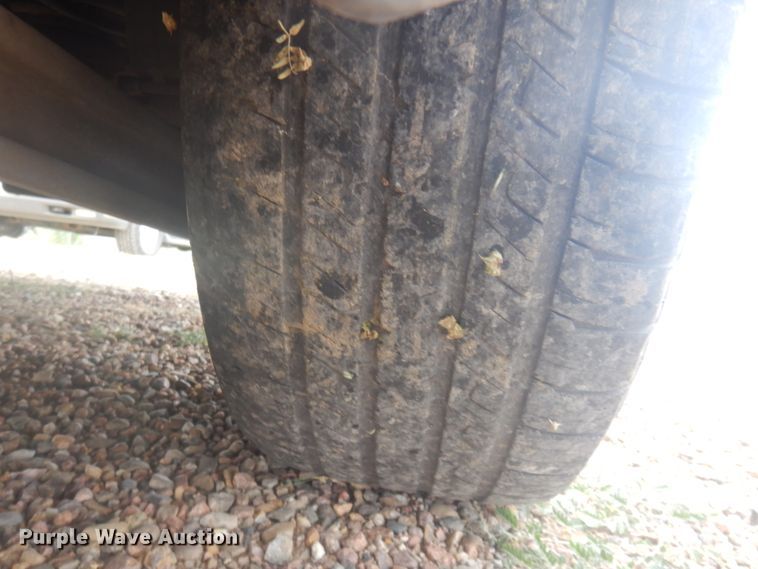 image for item JZ9893 2004 Ford Crown Victoria