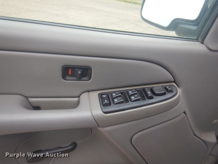 image for item JZ9894 2006 Chevrolet Suburban  SUV