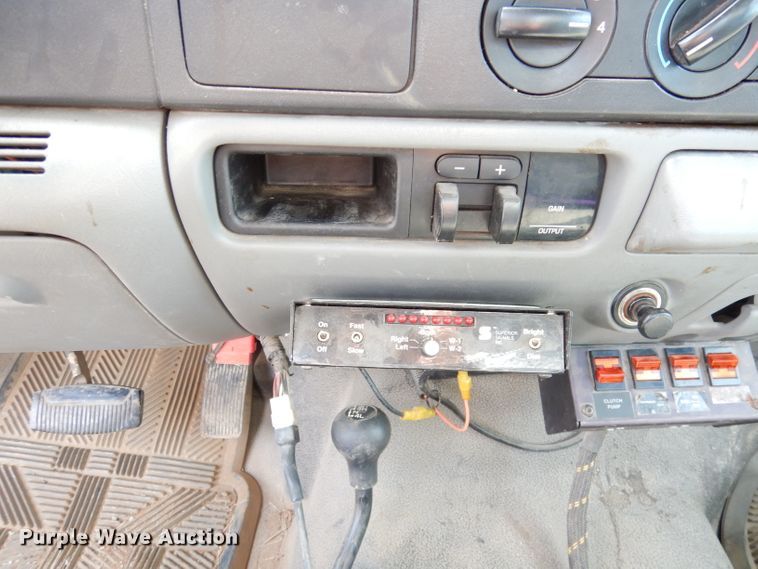 image for item KC9135 2005 Ford F450 Super Duty XL  utility / service truck