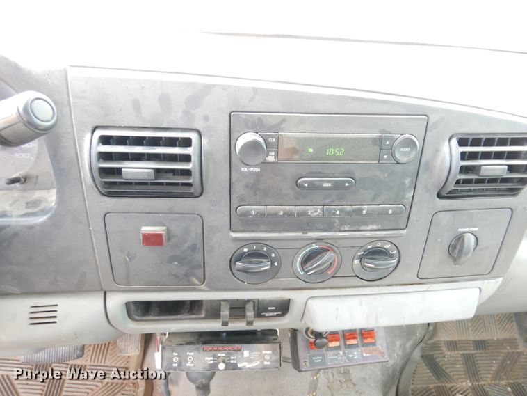 image for item KC9135 2005 Ford F450 Super Duty XL  utility / service truck