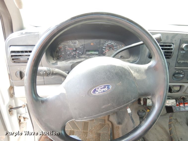 image for item KC9135 2005 Ford F450 Super Duty XL  utility / service truck