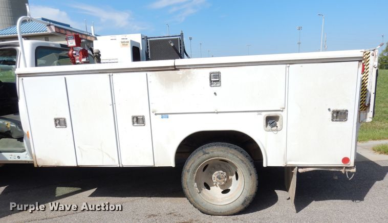 image for item KC9135 2005 Ford F450 Super Duty XL  utility / service truck