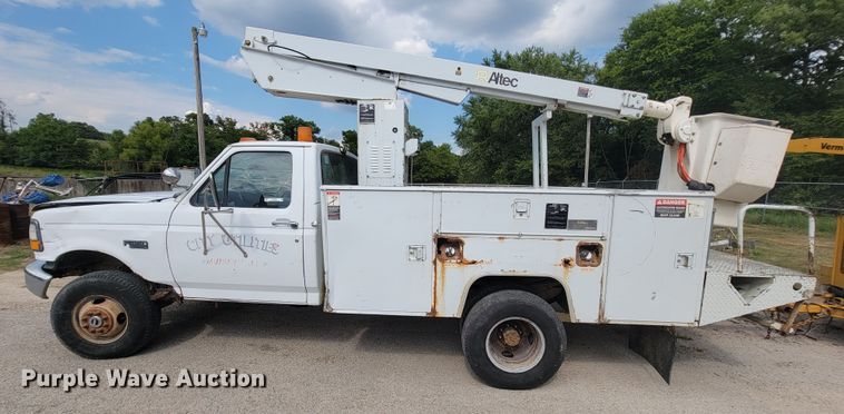image for item KD9445 1993 Ford F350  bucket truck