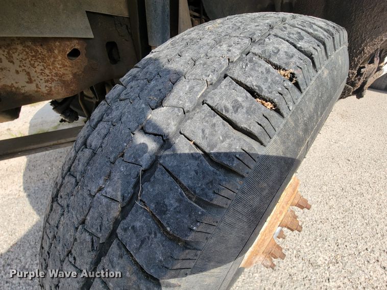 image for item KD9445 1993 Ford F350  bucket truck