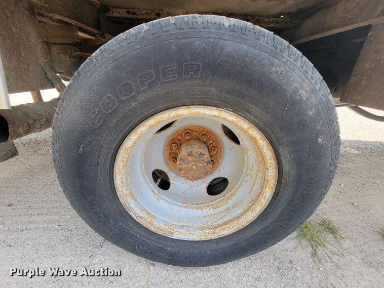 image for item KD9445 1993 Ford F350  bucket truck