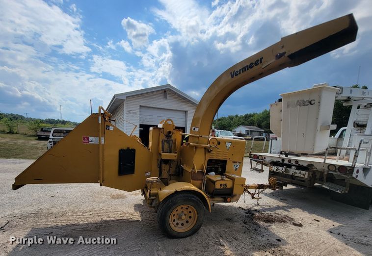 image for item KD9446 1996 Vermeer BC935  wood chipper