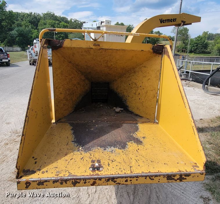 image for item KD9446 1996 Vermeer BC935  wood chipper