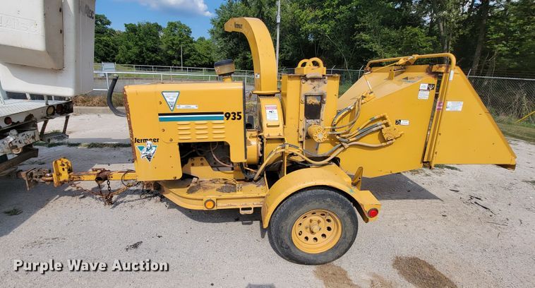 image for item KD9446 1996 Vermeer BC935  wood chipper