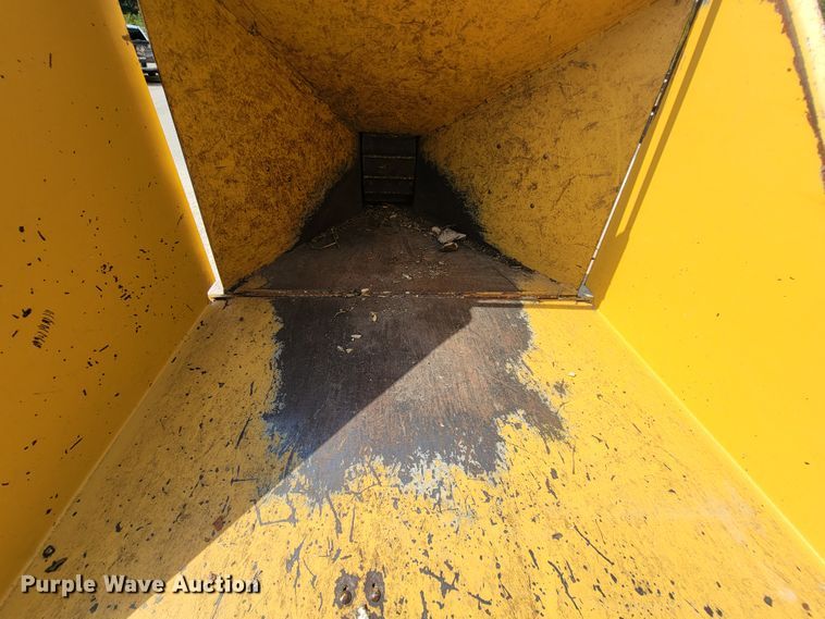 image for item KD9446 1996 Vermeer BC935  wood chipper