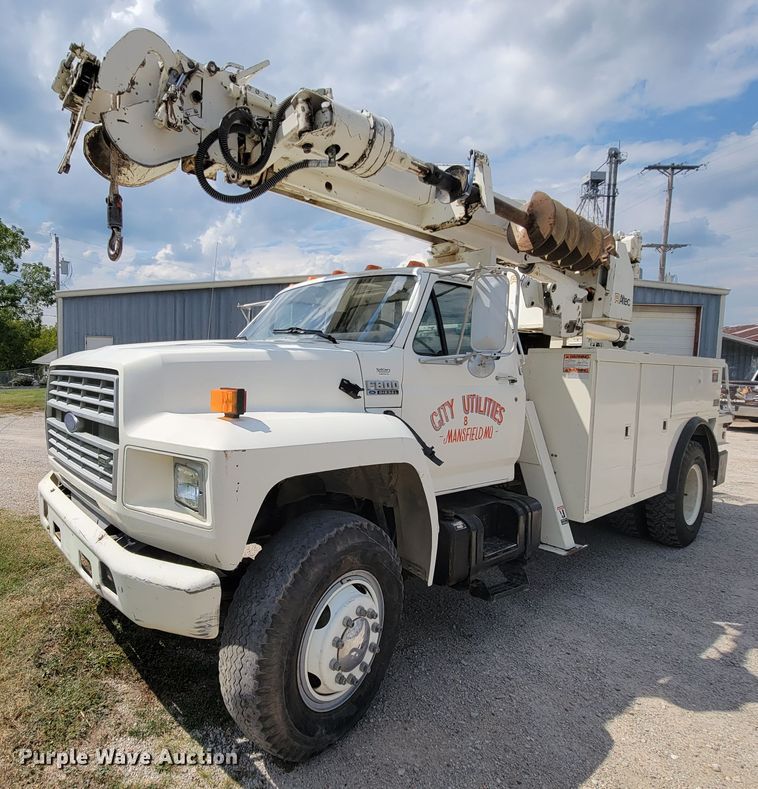 image for item KD9447 1993 Ford F800  digger derrick truck