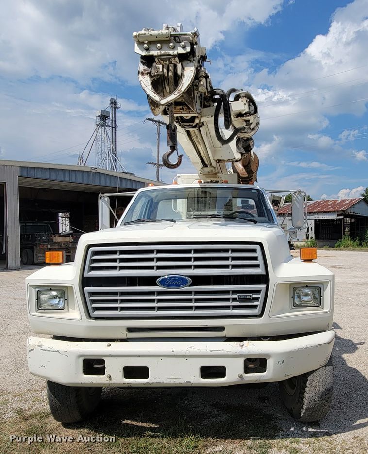 image for item KD9447 1993 Ford F800  digger derrick truck