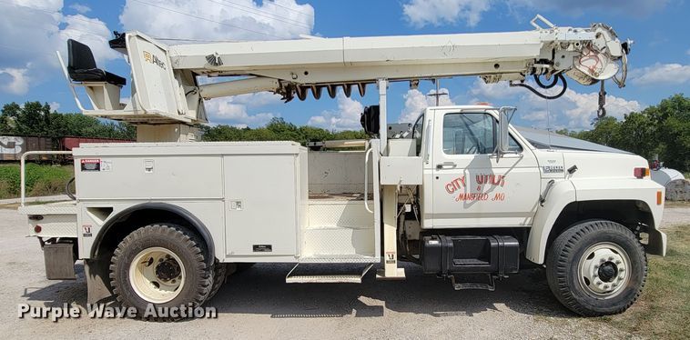 image for item KD9447 1993 Ford F800  digger derrick truck