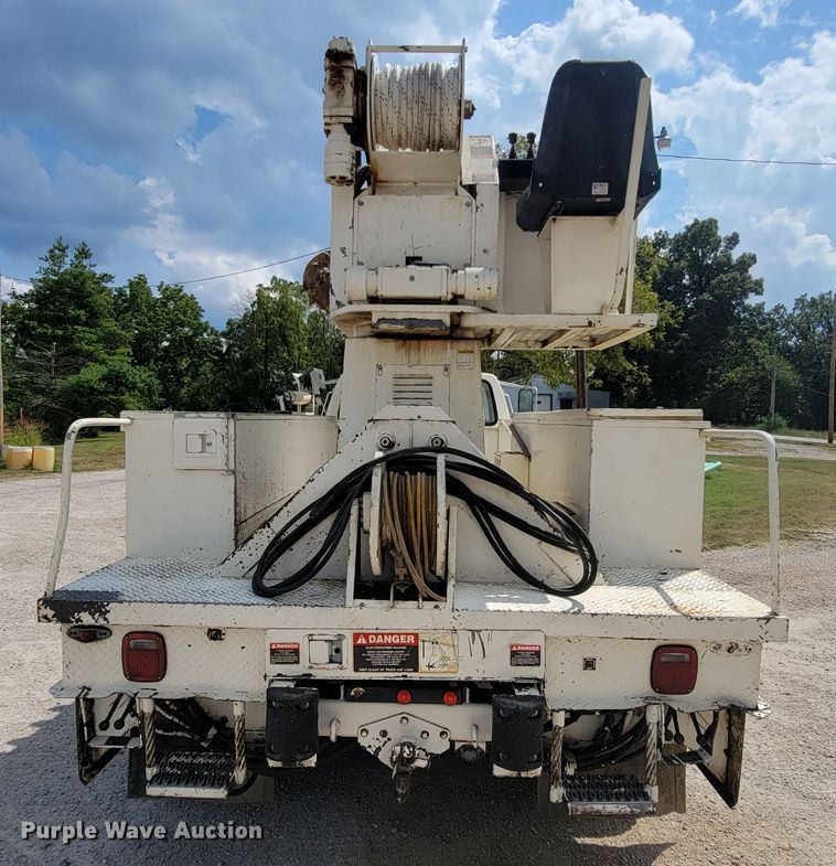 image for item KD9447 1993 Ford F800  digger derrick truck