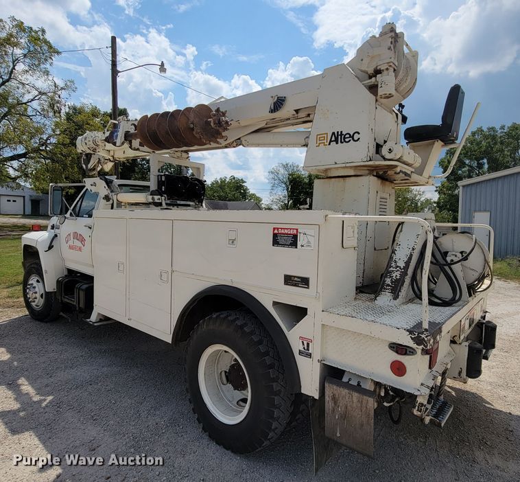 image for item KD9447 1993 Ford F800  digger derrick truck