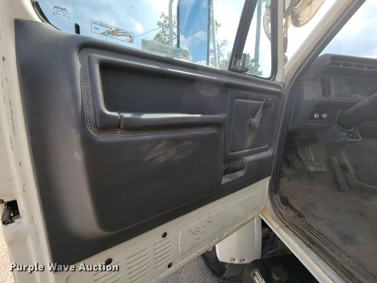 image for item KD9447 1993 Ford F800  digger derrick truck