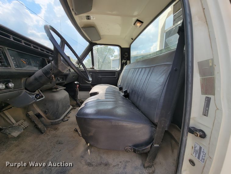 image for item KD9447 1993 Ford F800  digger derrick truck