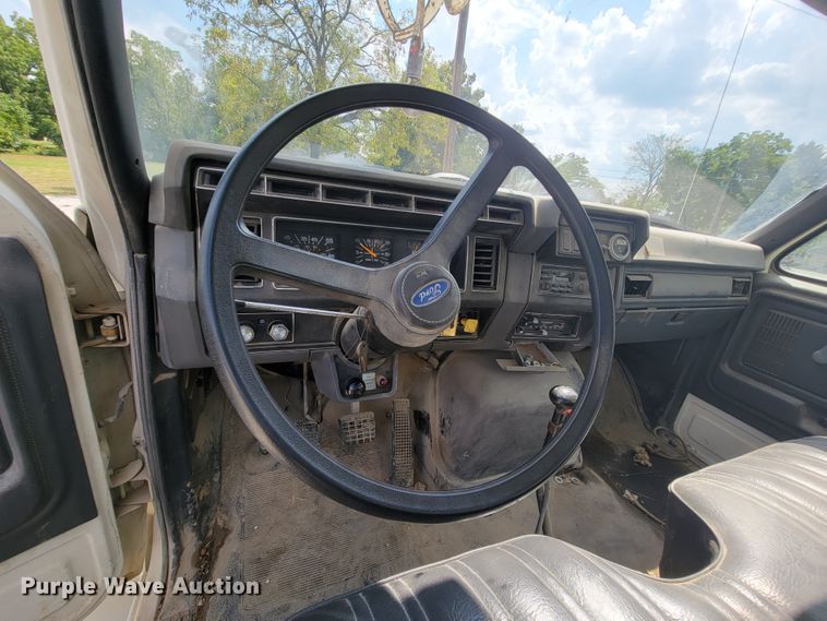 image for item KD9447 1993 Ford F800  digger derrick truck