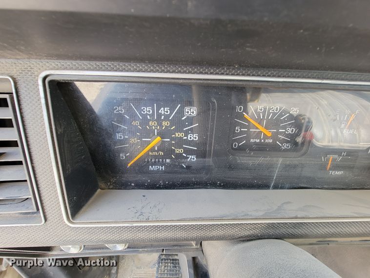 image for item KD9447 1993 Ford F800  digger derrick truck