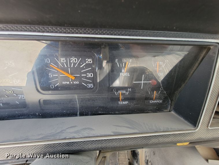 image for item KD9447 1993 Ford F800  digger derrick truck