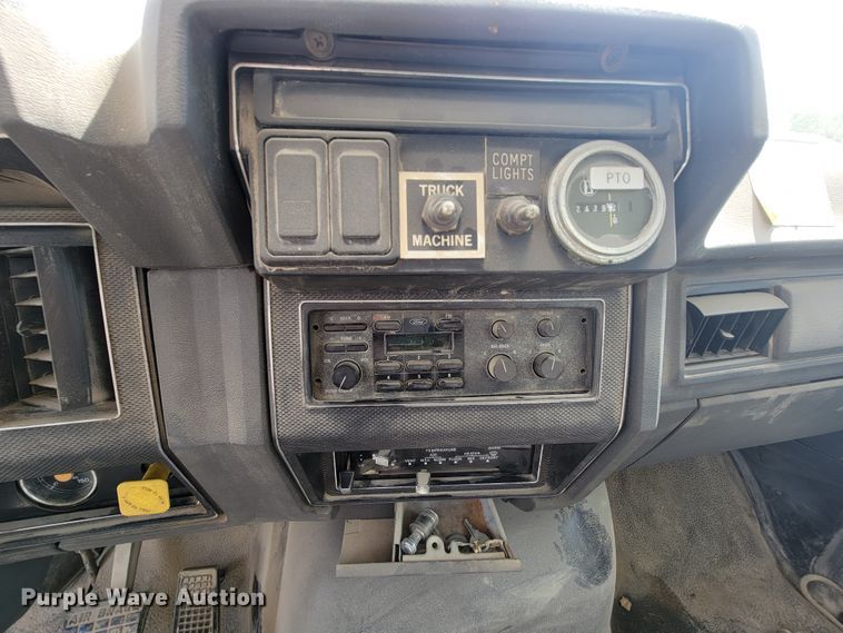 image for item KD9447 1993 Ford F800  digger derrick truck