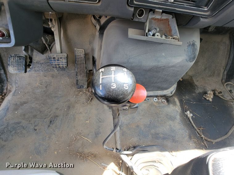 image for item KD9447 1993 Ford F800  digger derrick truck