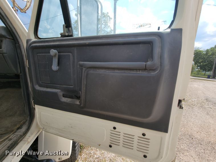 image for item KD9447 1993 Ford F800  digger derrick truck