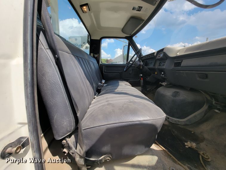 image for item KD9447 1993 Ford F800  digger derrick truck