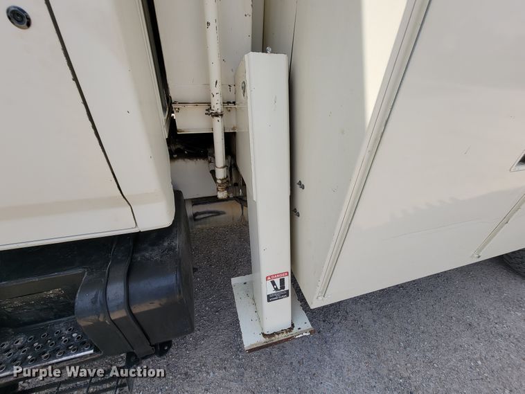 image for item KD9447 1993 Ford F800  digger derrick truck