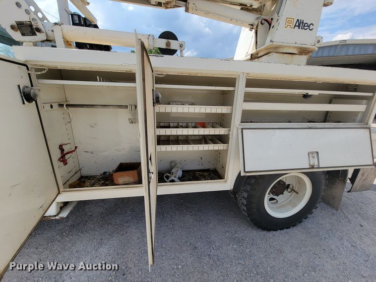 image for item KD9447 1993 Ford F800  digger derrick truck