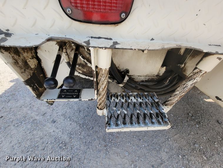 image for item KD9447 1993 Ford F800  digger derrick truck