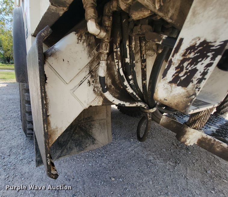 image for item KD9447 1993 Ford F800  digger derrick truck