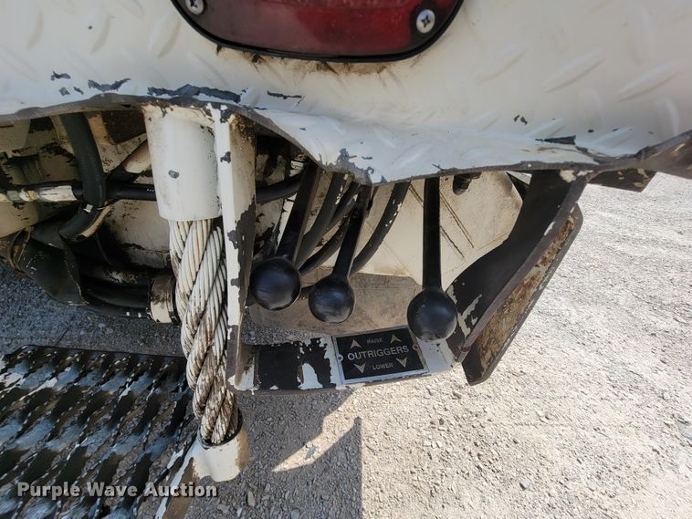 image for item KD9447 1993 Ford F800  digger derrick truck