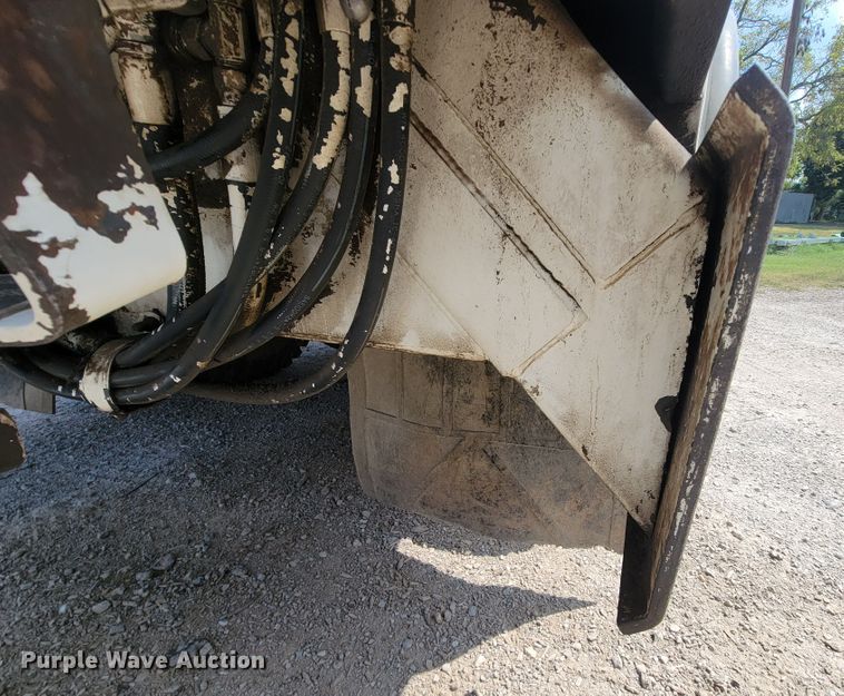 image for item KD9447 1993 Ford F800  digger derrick truck