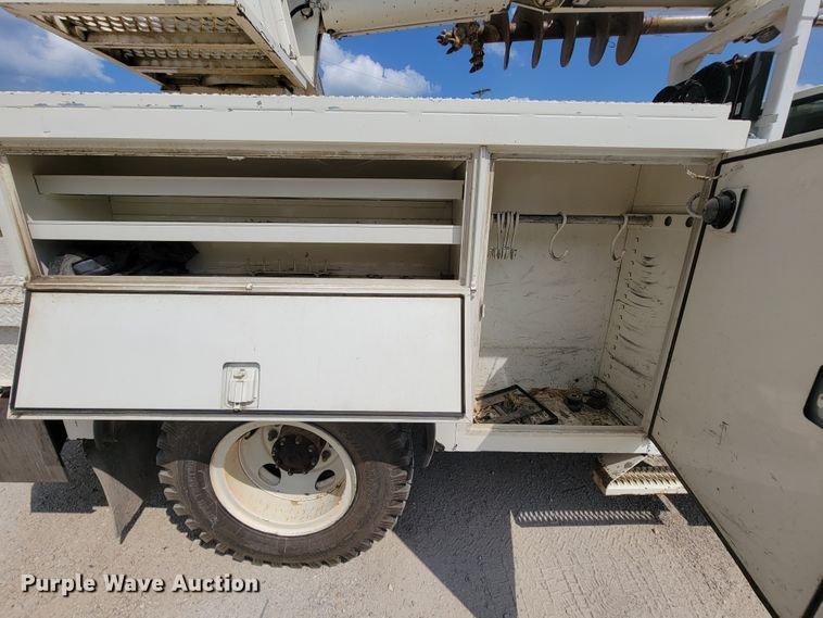 image for item KD9447 1993 Ford F800  digger derrick truck