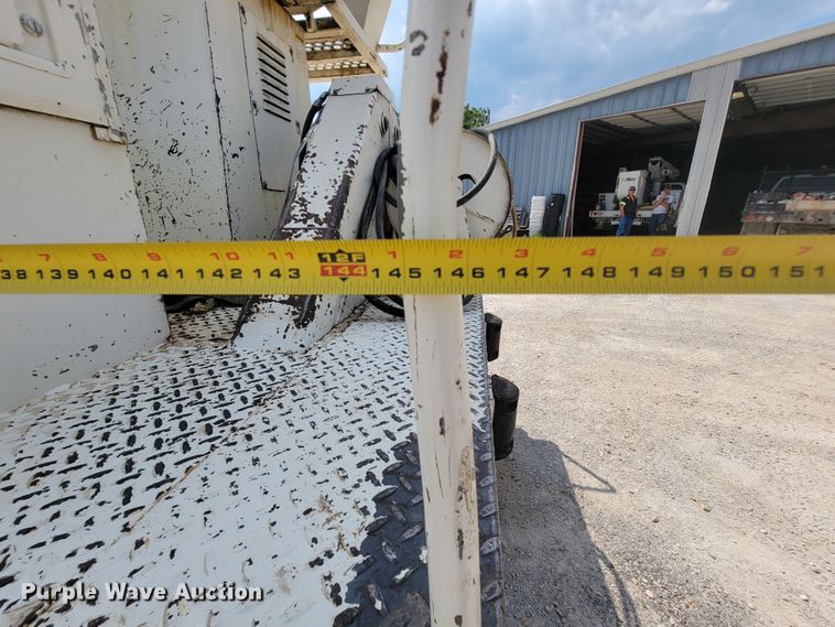 image for item KD9447 1993 Ford F800  digger derrick truck