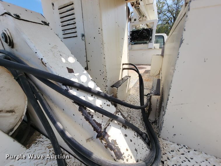 image for item KD9447 1993 Ford F800  digger derrick truck