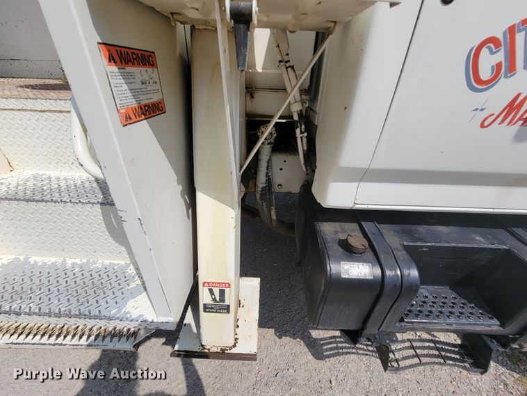 image for item KD9447 1993 Ford F800  digger derrick truck