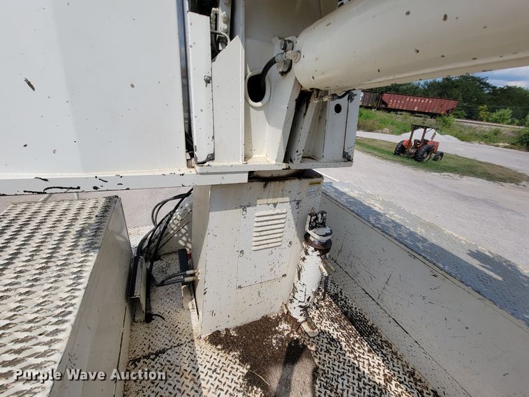 image for item KD9447 1993 Ford F800  digger derrick truck