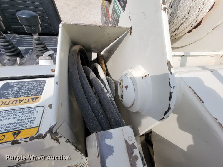 image for item KD9447 1993 Ford F800  digger derrick truck