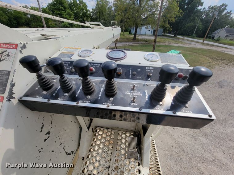 image for item KD9447 1993 Ford F800  digger derrick truck