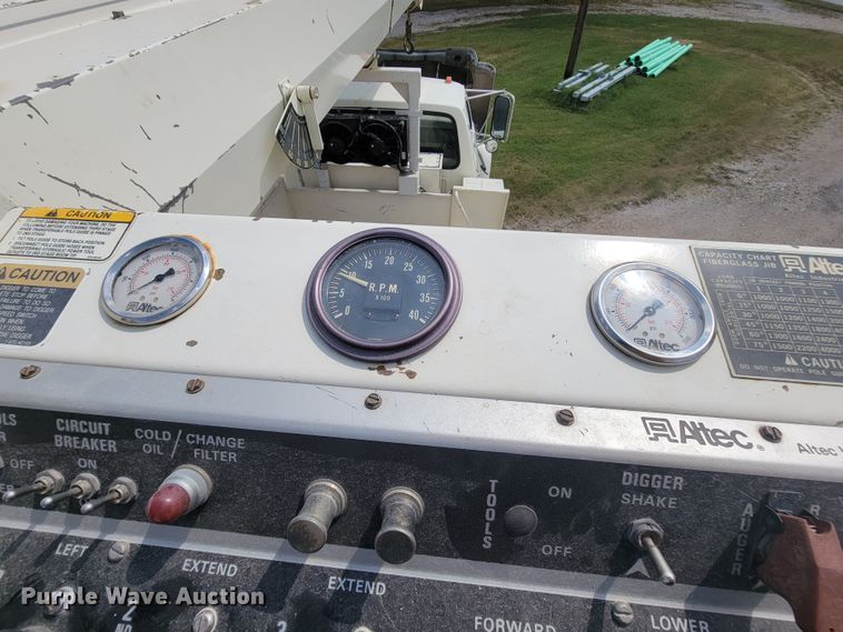 image for item KD9447 1993 Ford F800  digger derrick truck