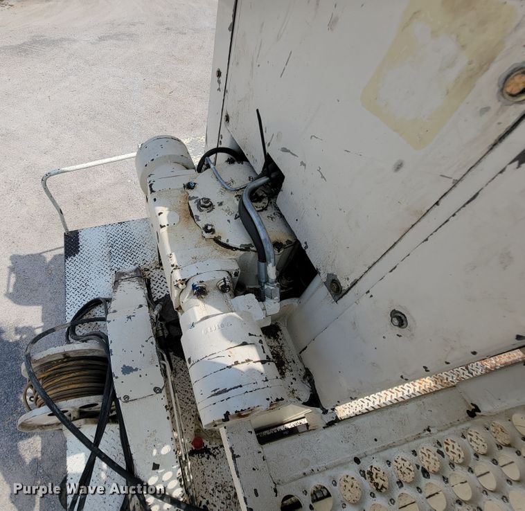 image for item KD9447 1993 Ford F800  digger derrick truck