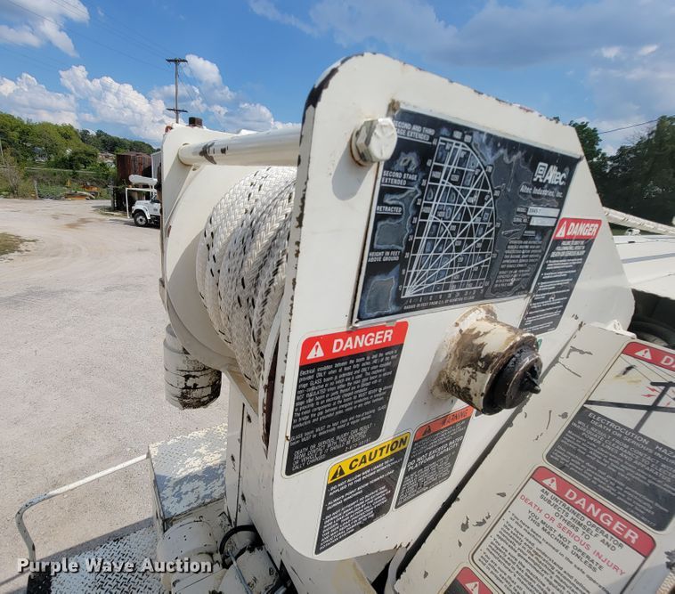 image for item KD9447 1993 Ford F800  digger derrick truck