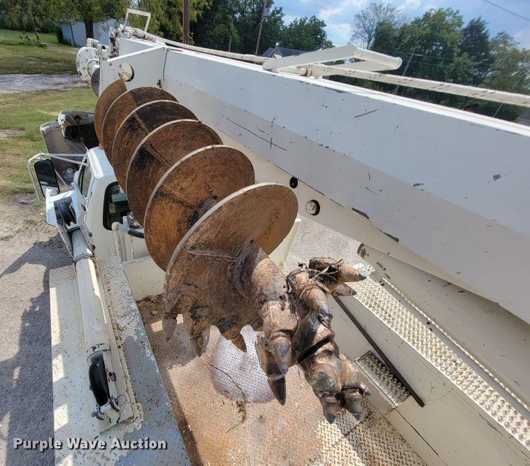 image for item KD9447 1993 Ford F800  digger derrick truck