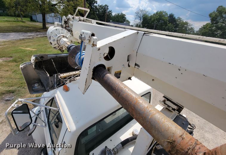 image for item KD9447 1993 Ford F800  digger derrick truck