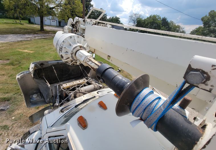 image for item KD9447 1993 Ford F800  digger derrick truck