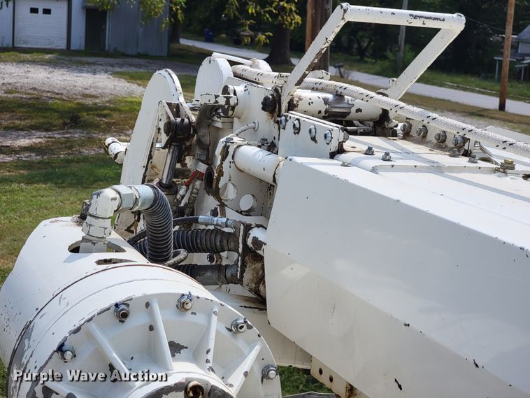 image for item KD9447 1993 Ford F800  digger derrick truck